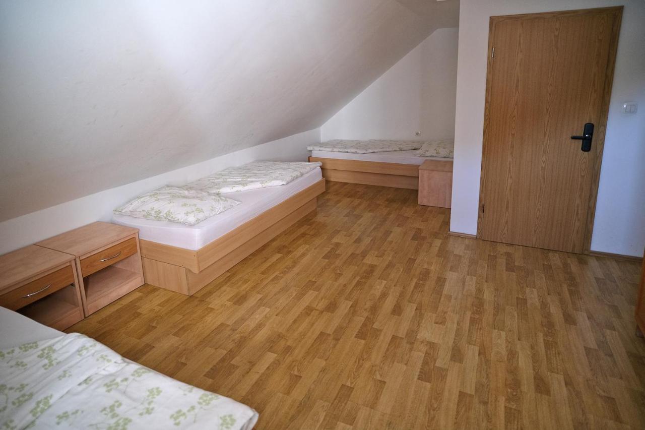 Sostanj Velenje Ravne Sobe Rooms Vrtacnik D O O Exterior photo