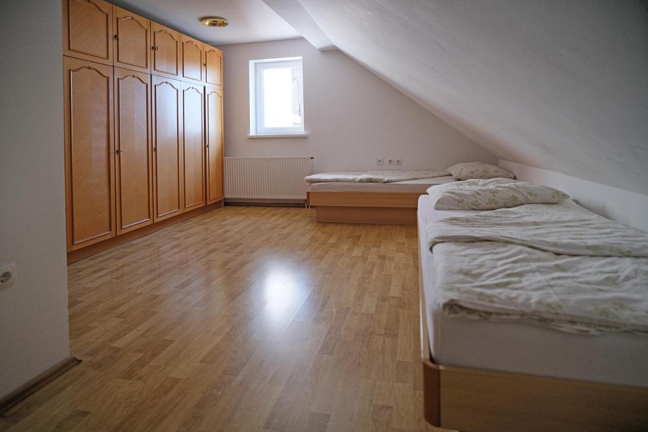 Sostanj Velenje Ravne Sobe Rooms Vrtacnik D O O Exterior photo