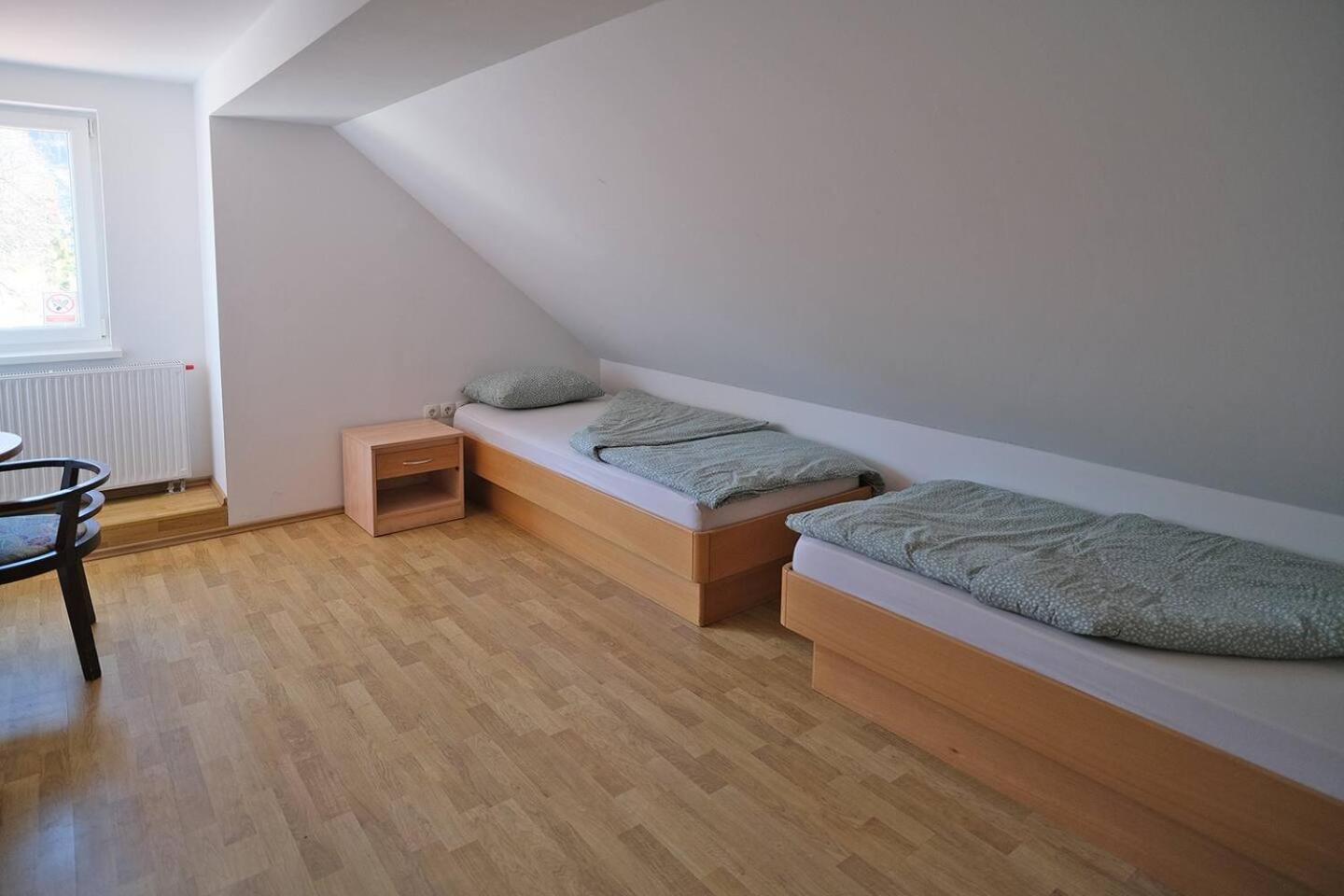 Sostanj Velenje Ravne Sobe Rooms Vrtacnik D O O Exterior photo
