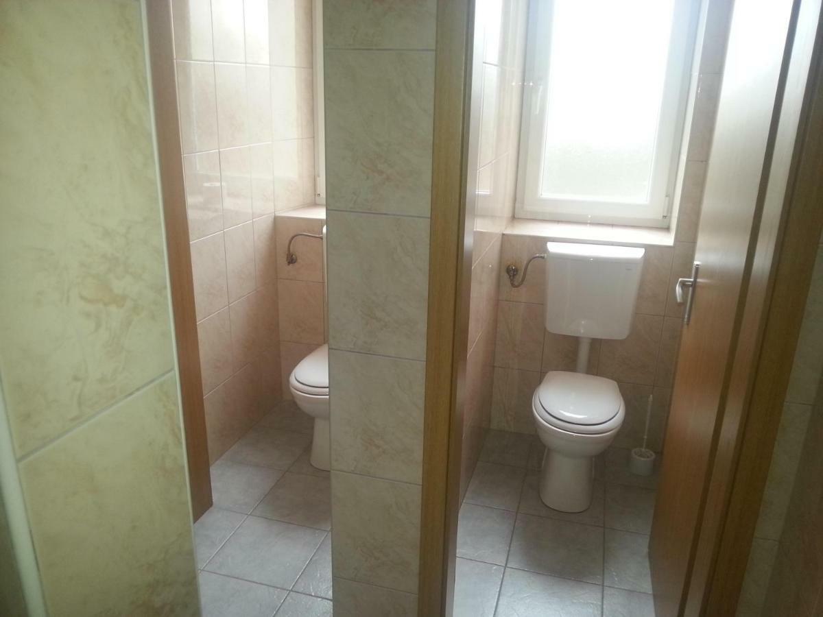 Sostanj Velenje Ravne Sobe Rooms Vrtacnik D O O Exterior photo